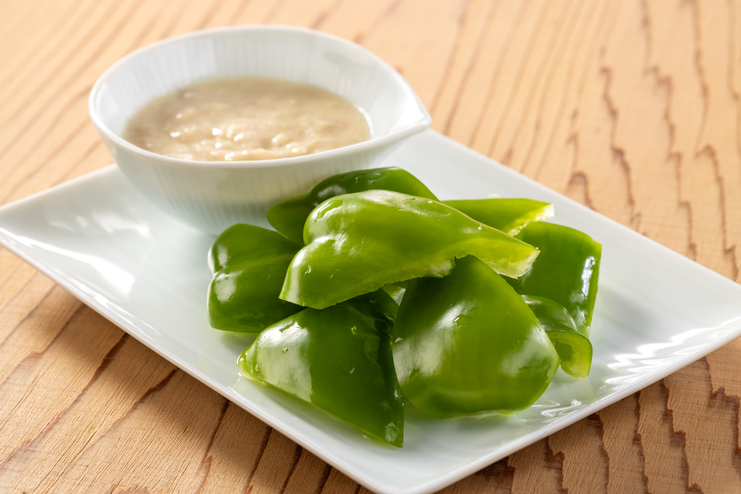 自家製真鱈のバーニャソースで食べる生野菜